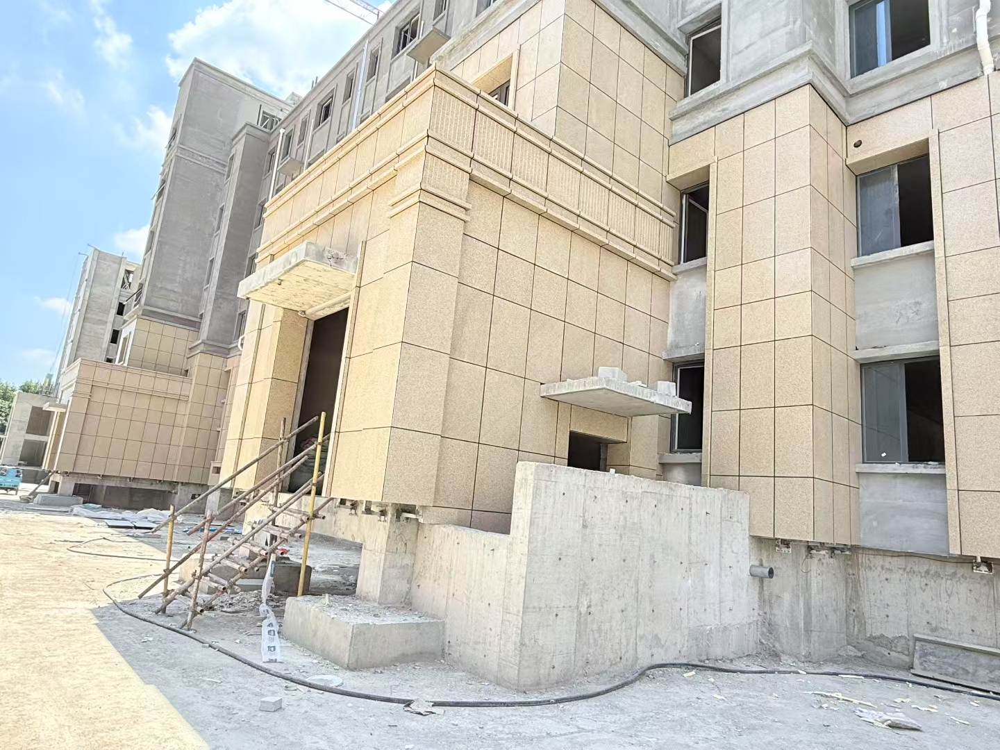 肇庆 黄金麻干挂，工地实拍