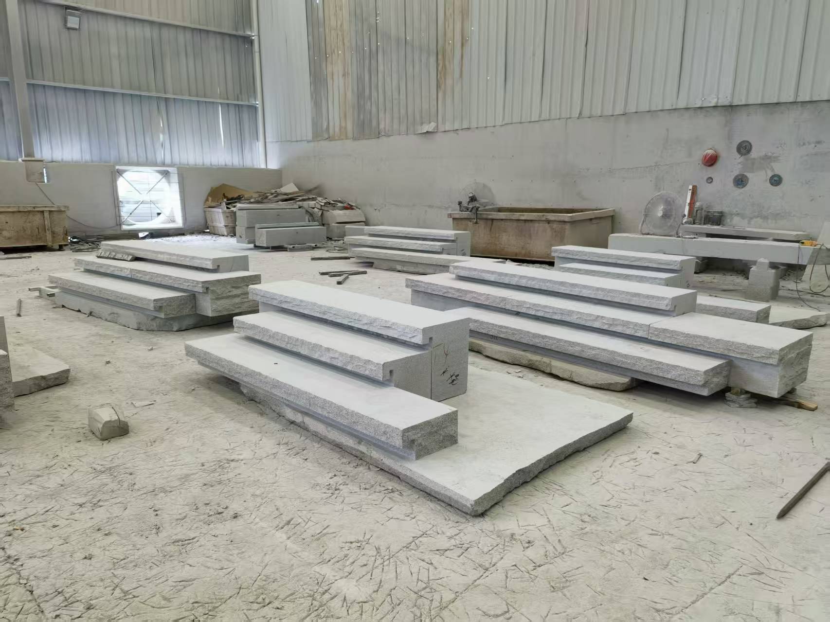 肇庆 整石台阶（大面火烧+侧面自然面），出货前厂内拼装